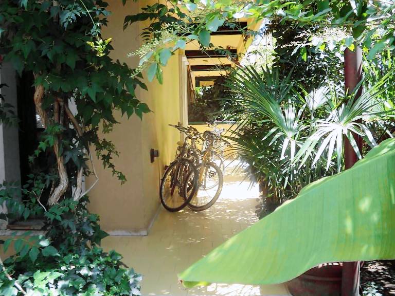 Family-friendly beautiful apartment with patio, pool & BBQ | Mountain view | Pets are welcome — photo 4