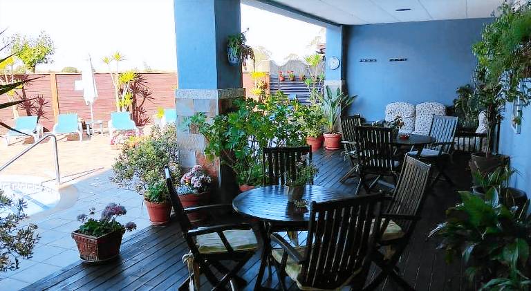 Holiday apartment with patio, pool & jacuzzi | Pet-friendly — photo 3