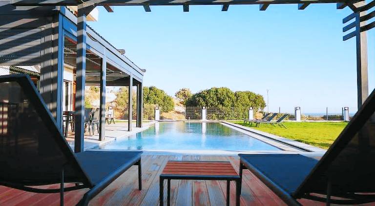 Villa with barbeque, private pool & yard — photo 4