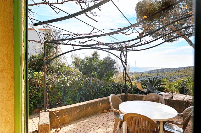 Holiday Home 'Les Cigales' with Private Terrace, Wi-Fi and Air Conditioning in Cassis