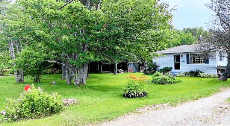 Chalet with hot tub in Moncton, NB