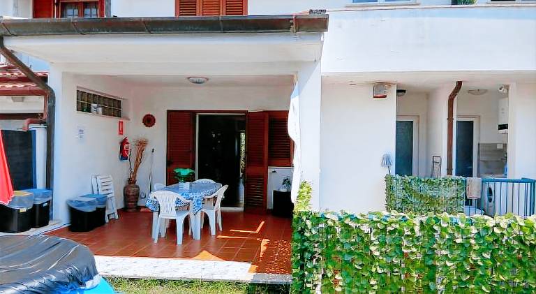 Villa with hot tub — photo 4