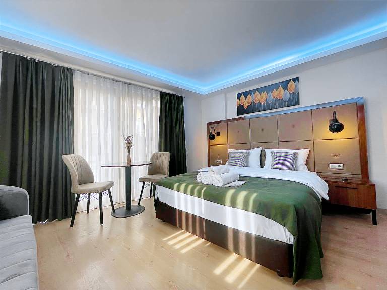 Nice serviced apartment with patio | Next to Taksim Square | Dogs allowed in Marmara