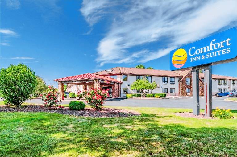 Comfort Inn & Suites West Springfield