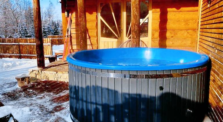 Chalet with hot tub | Pets are welcome — photo 2