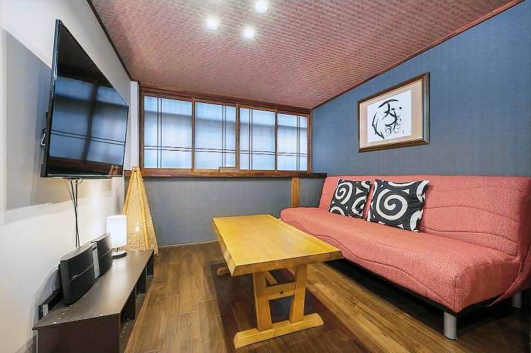 House Hyakumanbencho