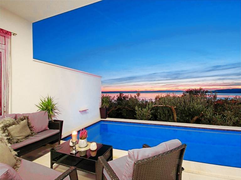 Children-friendly vacation home with terrace, private pool & barbeque | Mountain view | Dogs allowed — photo 3