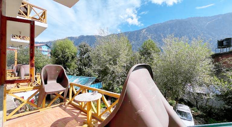 YOLO Social - The Social House & Cowork - Manali — photo 4