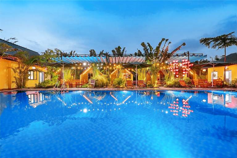 Bungalow with barbeque, pool & yard | Water view in Hoa Lu