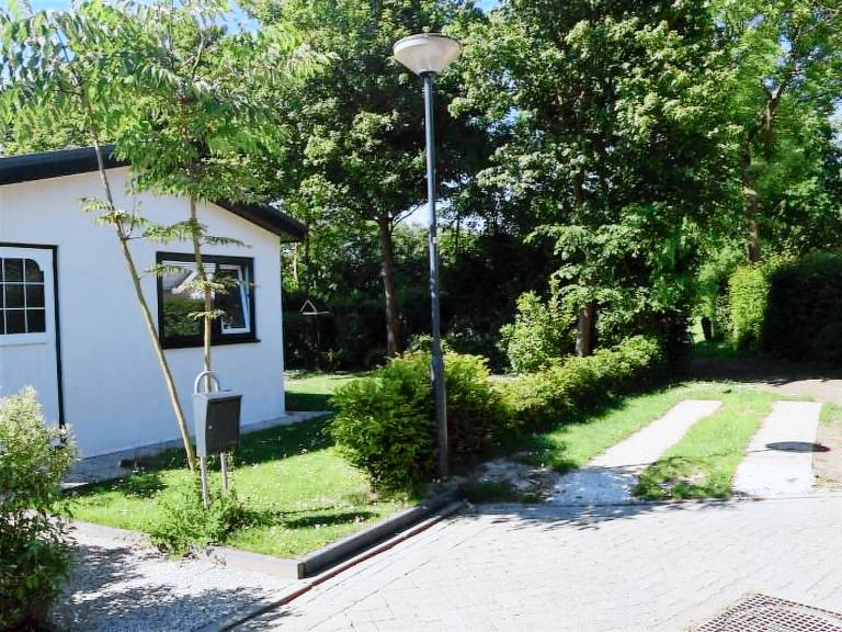 Kleines Haus mit Garten direkt hinter dem Deich