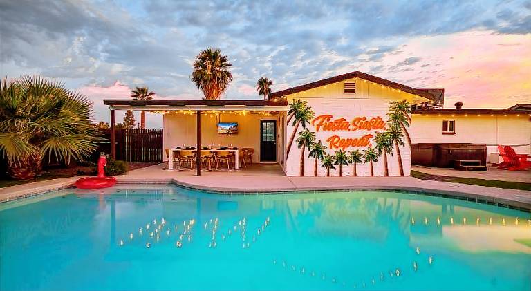 Vacation home with jacuzzi & pool in Phoenix, AZ