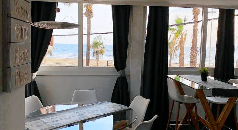 Holiday apartment with yard & patio — photo 5