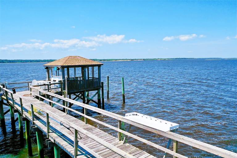 Family-oriented wonderful vacation home with private pool, barbecue & hot tub | River view | Dogs allowed — photo 2