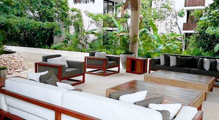 Apartment with pool — photo 4