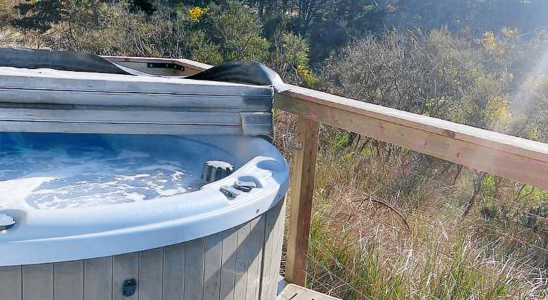 Vacation home with jacuzzi — photo 5