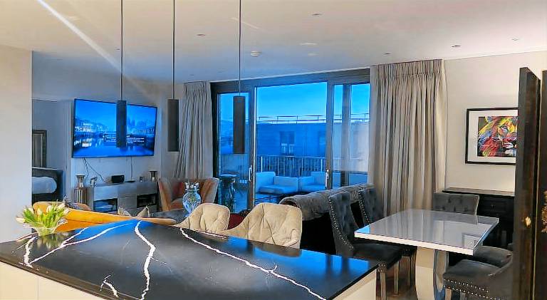 Stunning and central three bedroom Penthouse with roof terrace — photo 4