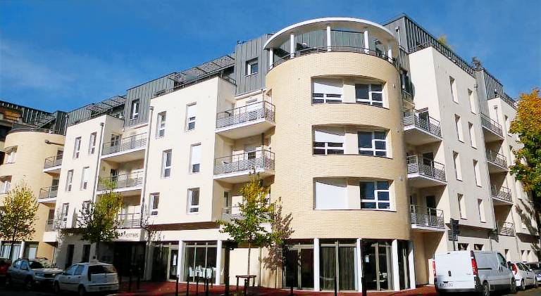 Serviced apartment with yard & terrace in Vichy