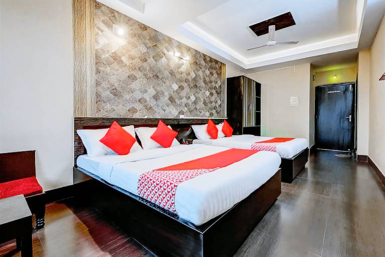 OYO Flagship 14008 Hotel The Avenue