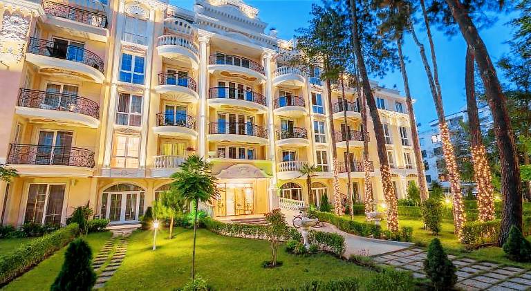 Family-friendly apartment with yard, pool & hot tub | Pets are welcome in Burgas