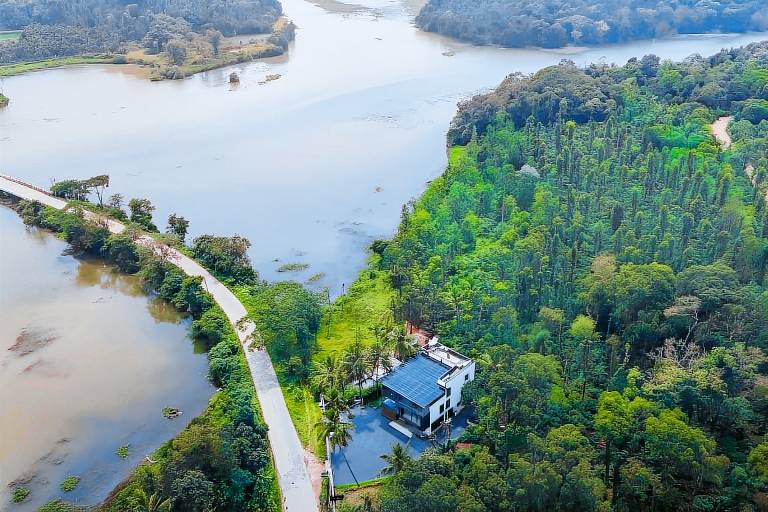 557 m&sup2; Villa