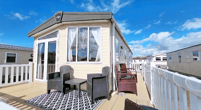 Jenny and Jamie's holiday home on the edge — photo 3