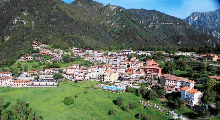 House with 3 rooms for 6 persons in Tremosine