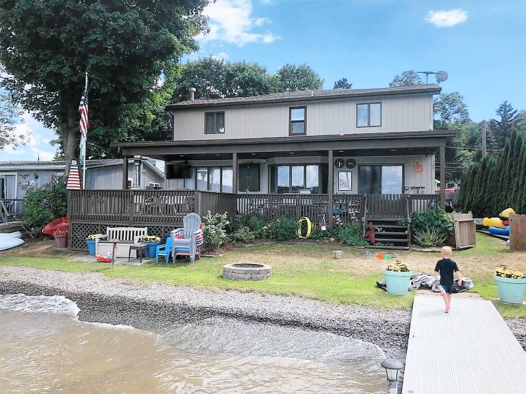 House Conesus Lake