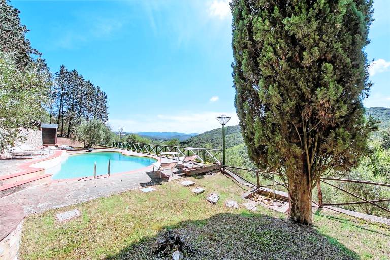 Villa with garden, BBQ & private pool — photo 3