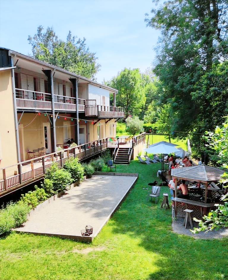 Gite with BBQ, terrace & yard — photo 3
