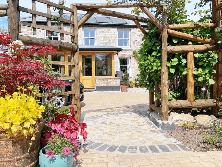Cottage with garden | Beach view — photo 5