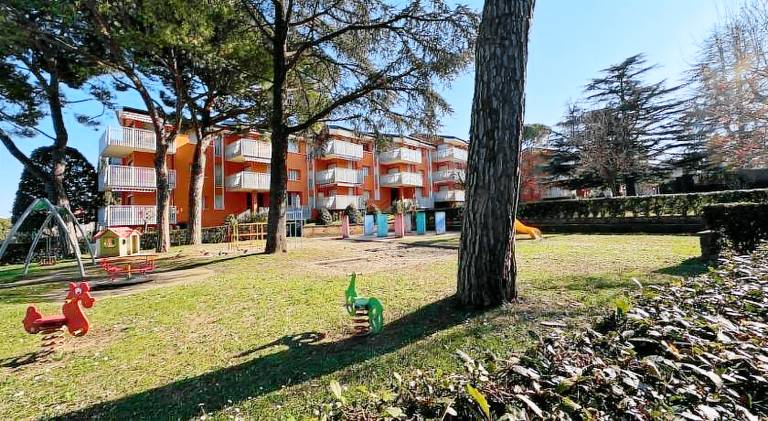 Apartment with pool — photo 4