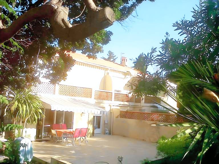 Apartment 'Courtille Plage' with Large Terrace Next to the Sea — photo 2