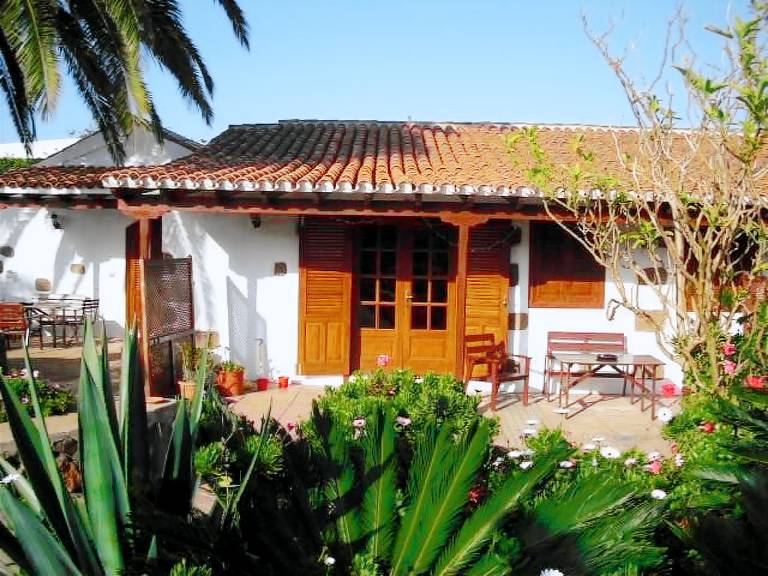Family-friendly house with pool, barbecue & yard | Nature view | Pets allowed — photo 4