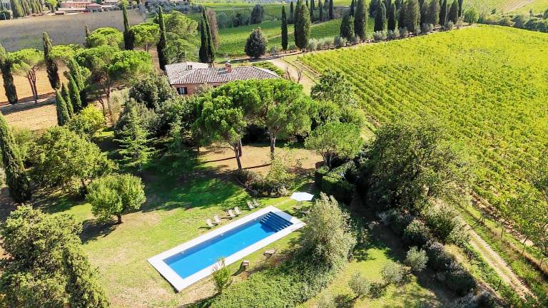 House with private pool, BBQ & yard — photo 3