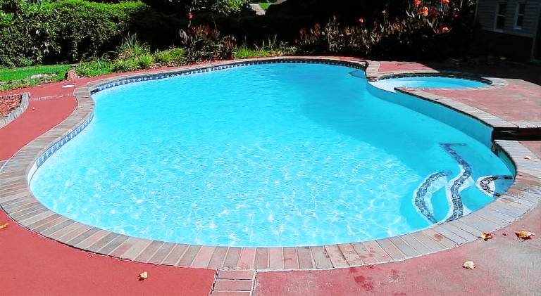 House with pool in High Point, NC
