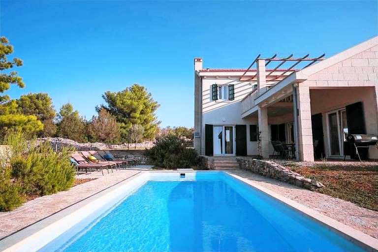 Family-friendly nice villa with private pool, terrace & garden | Sea view | Pets allowed — photo 2