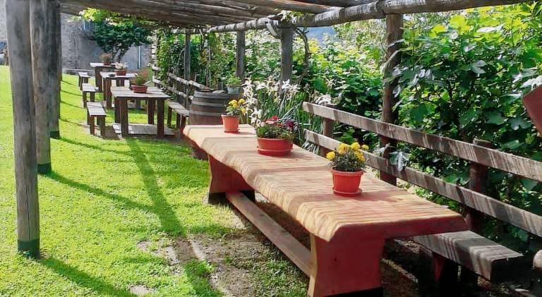 House with patio, garden & barbecue — photo 2