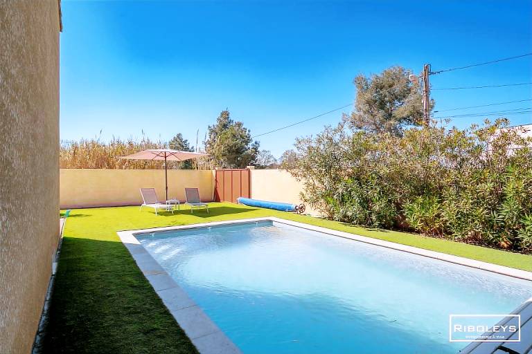 Villa Vias