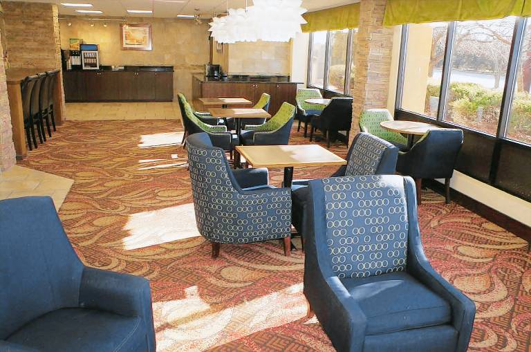 La Quinta Inn by Wyndham Davenport & Conference Center — photo 3