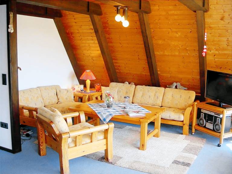 Vacation home with terrace & yard | Pet-friendly — photo 4