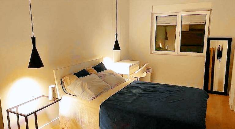 Quarto de casal close to Lisbon Flat equipado in Almada