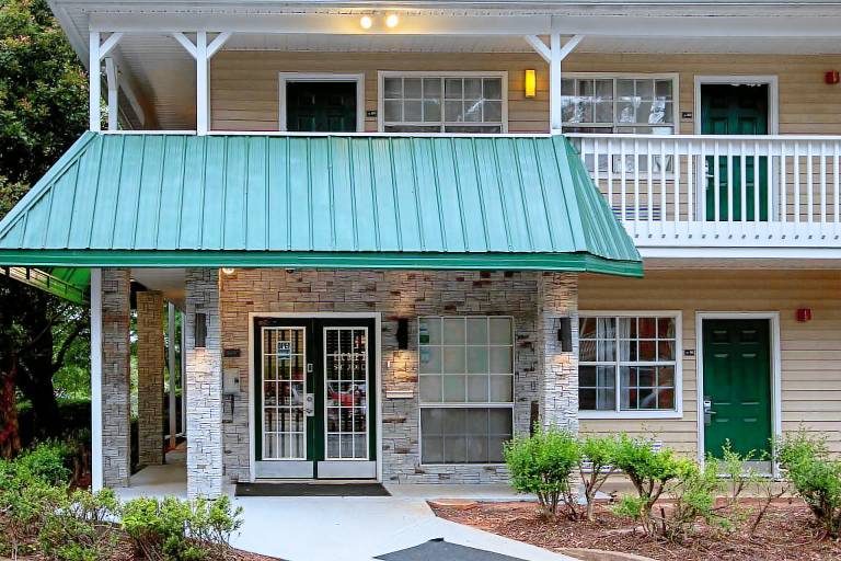 HomeTowne Studios by Red Roof Atlanta – Lawrenceville — photo 3