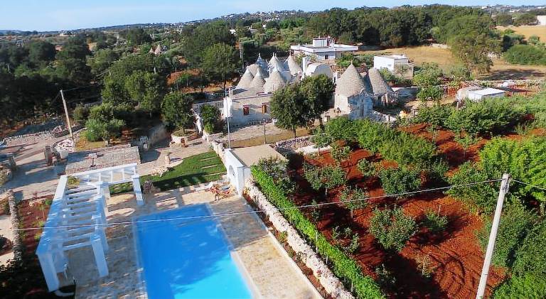 Family-oriented beautiful house with yard, pool & barbeque | Dogs allowed — photo 4