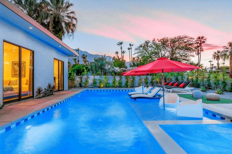 325 m&sup2; Ferienhaus