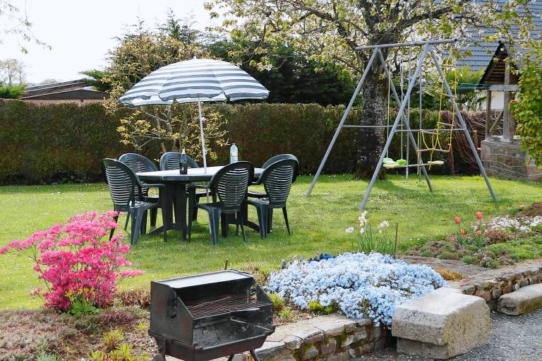 Gite with barbeque & yard — photo 4