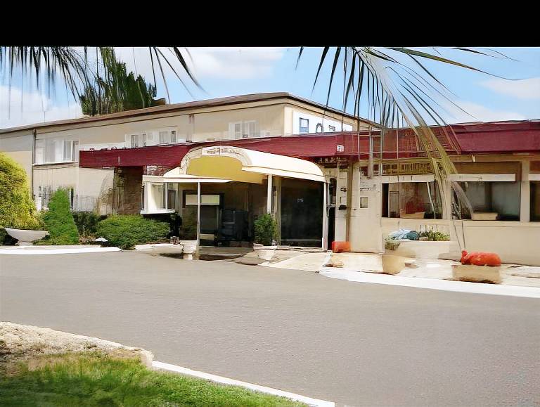 Logis Hotel Le Capricorne in Marmande