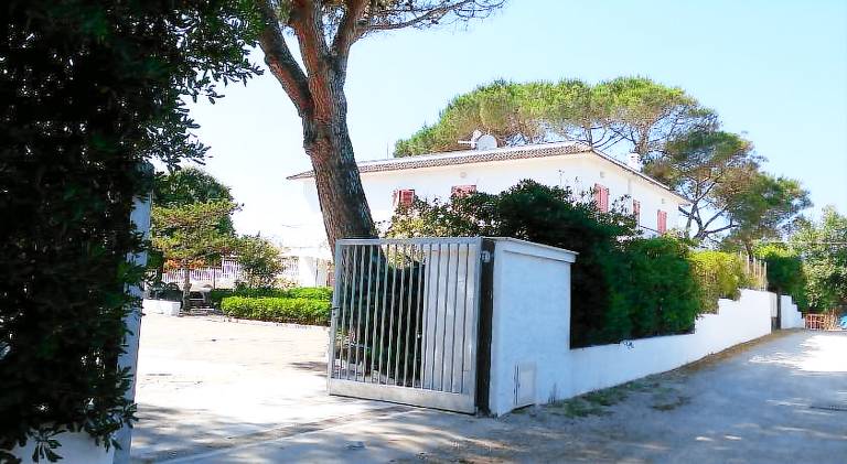 Appartamento in Villa Valentini- Fronte mare, Giardino e Parcheggio privato, WIFI, dotato di tutti i in Minturno