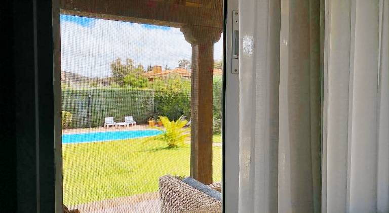 House with pool — photo 5