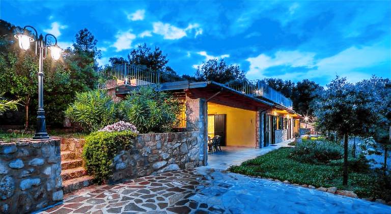 Vacation home with pool — photo 3