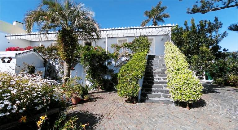 House with patio, grill & private pool | Good for workation | Dogs allowed in Ponta Delgada